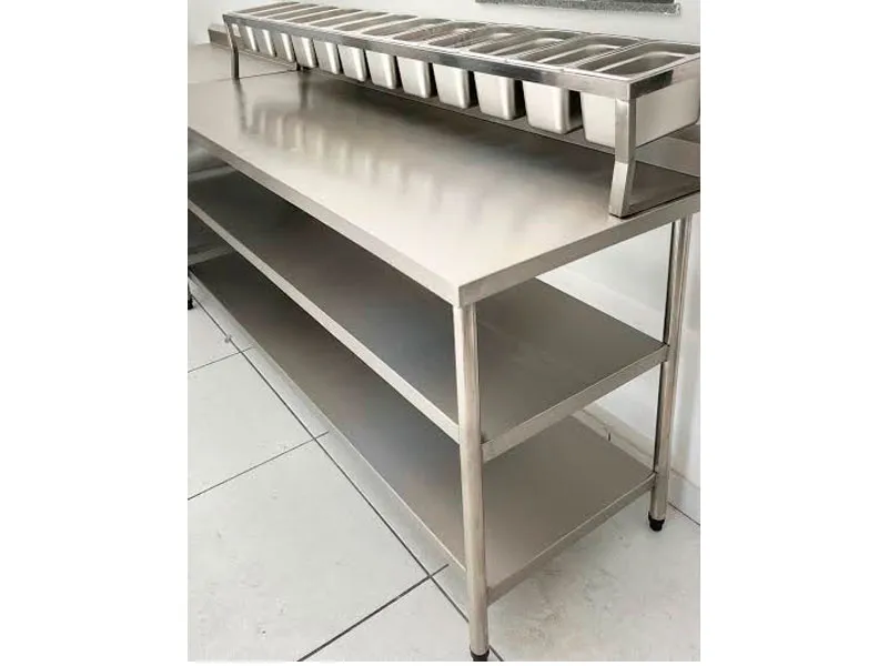 Mesa e balcão condimentadora  